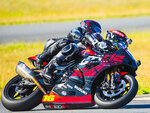 SMARTBOX - Coffret Cadeau Baptême passager en moto : 3 tours à l'arrière d'un pilote professionnel sur le circuit de Fontenay-le-Comte -  Sport & Aventure