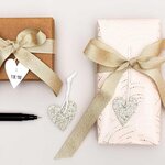 24 étiquettes à suspendre petits coeurs à paillettes
