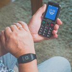 Téléphone portable senior maxcom mm735bb avec bracelet sos