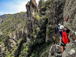 SMARTBOX - Coffret Cadeau Demi-journée de via ferrata dans le Parc naturel des Monts d'Ardèche pour 1 adulte et 1 enfant -  Sport & Aventure
