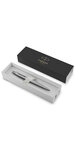 PARKER Jotter Stylo bille  acier  recharge bleue pointe moyenne  Coffret cadeau