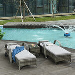 Lot de 2 transats bains de soleil grand confort : matelas  têtière  inclinaison réglable multipostions  accoudoirs  roulettes + table basse verre trempé résine tressée grise