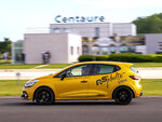 SMARTBOX - Coffret Cadeau Stage de pilotage pour 1 enfant : 5 tours de circuit au volant d'une Clio RS -  Sport & Aventure