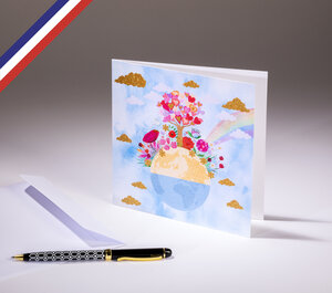 Carte double scintillante créée et imprimée en france sur papier certifié pefc - arbre en cœurs sur la planète