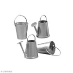 Arrosoir et seau en métal  2 types  2 - 3 cm  4 pièces