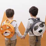 Sac à dos Apli Panda - Double compartiment - Fermeture zippée - Poignées rembourrées et réglables - Poignée supérieure pour accrocher - Sangle avec pompon queue de panda - Idéal pour l'école et la maternelle
