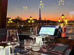 SMARTBOX - Coffret Cadeau Dîner insolite 3 plats avec visite de Paris dans le bus à impériale Le Champs-Élysées -  Gastronomie