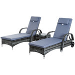 Lot de 2 transats bains de soleil grand confort : matelas  têtière  inclinaison réglable multipositions  accoudoirs  roulettes + table basse verre trempé résine tressée gris