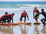 SMARTBOX - Coffret Cadeau Surf en famille : leçon d'1h30 pour 2 adultes et 2 enfants dans la baie d'Audierne -  Sport & Aventure