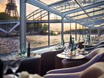 SMARTBOX - Coffret Cadeau Croisière gourmande d’1h45 sur la Seine avec dîner Menu 3 plats sur le Paris en Scène -  Gastronomie