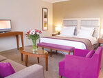 SMARTBOX - Coffret Cadeau 2 jours en hôtel Hilton 4* avec accès illimité au spa et 50 min de massage à Évian-les-Bains -  Séjour
