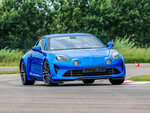 SMARTBOX - Coffret Cadeau Stage de pilotage multivolant : 2 tours en Alpine  2 tours en Aston Martin Vantage et 2 tours en Porsche 991 GT3 sur le circuit de Magny-Cours -  Sport & Aventure