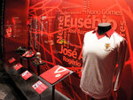 SMARTBOX - Coffret Cadeau Sport Lisboa e Benfica en famille : visite du musée et une écharpe pour 4 -  Sport & Aventure