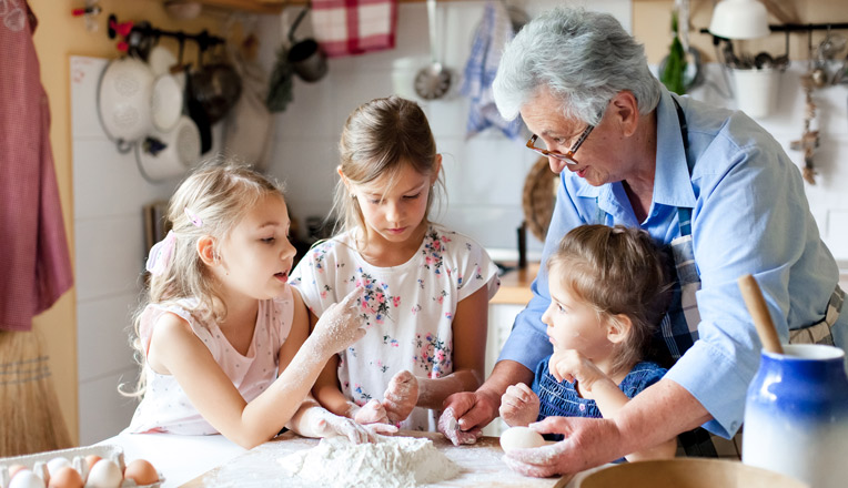 famille_accueil_pour_personnes_agees_alternative_ehpad.jpg
